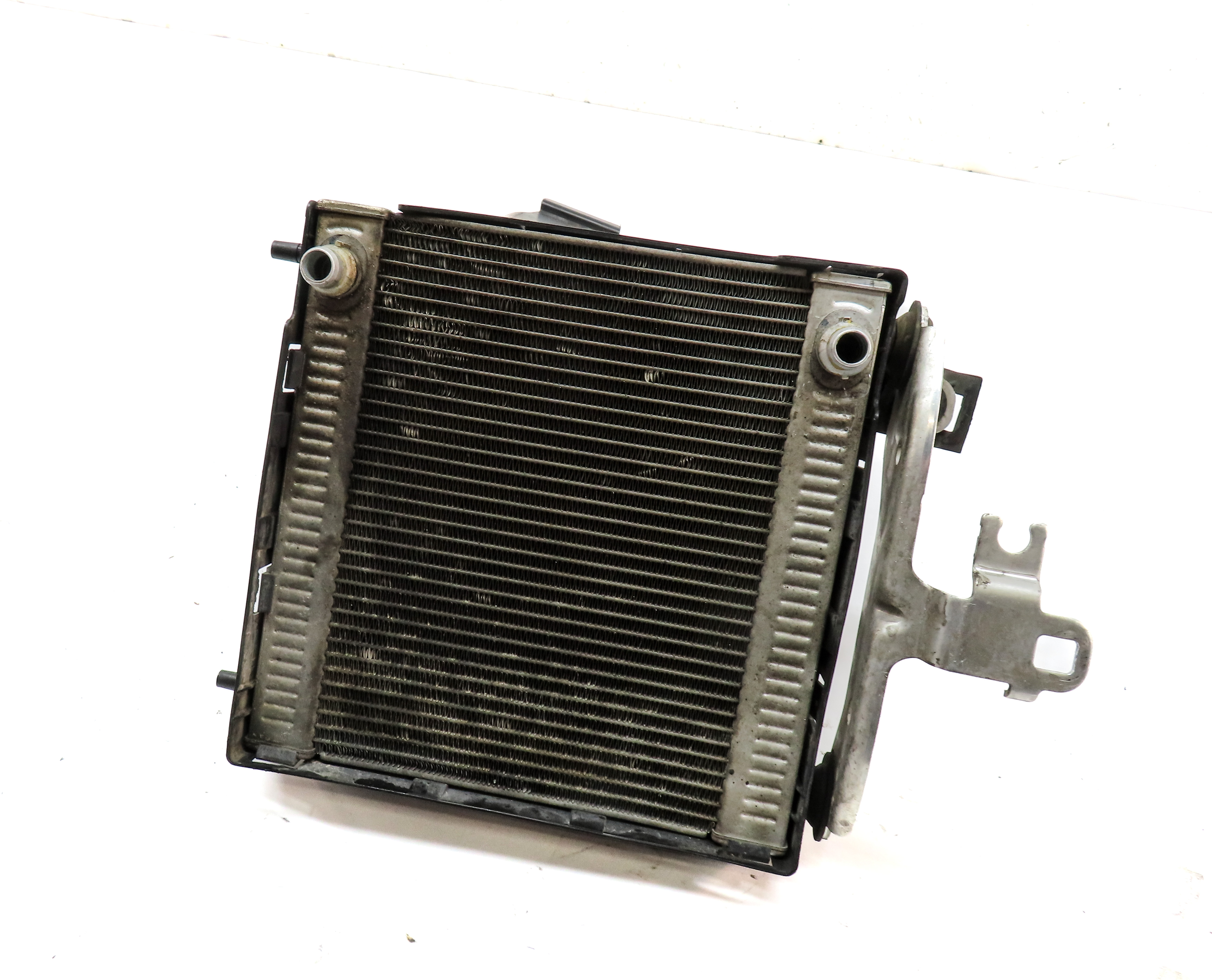 16-20 BMW 5 6GT 7 8 (G11 G14 G15 G30 G32) FRONT RIGHT AUXILIARY RADIATOR w/ DUCT — exact item pictured